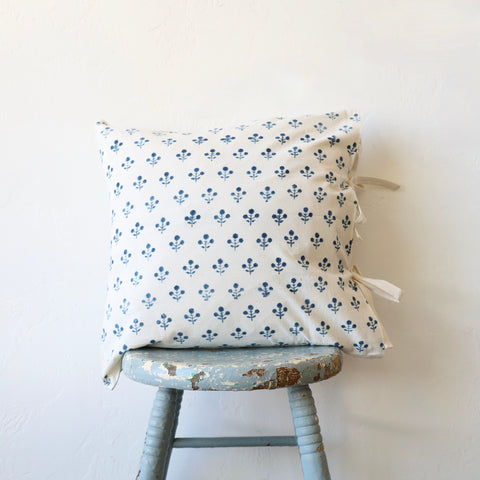 Les Indiennes Paule Pillow Cover