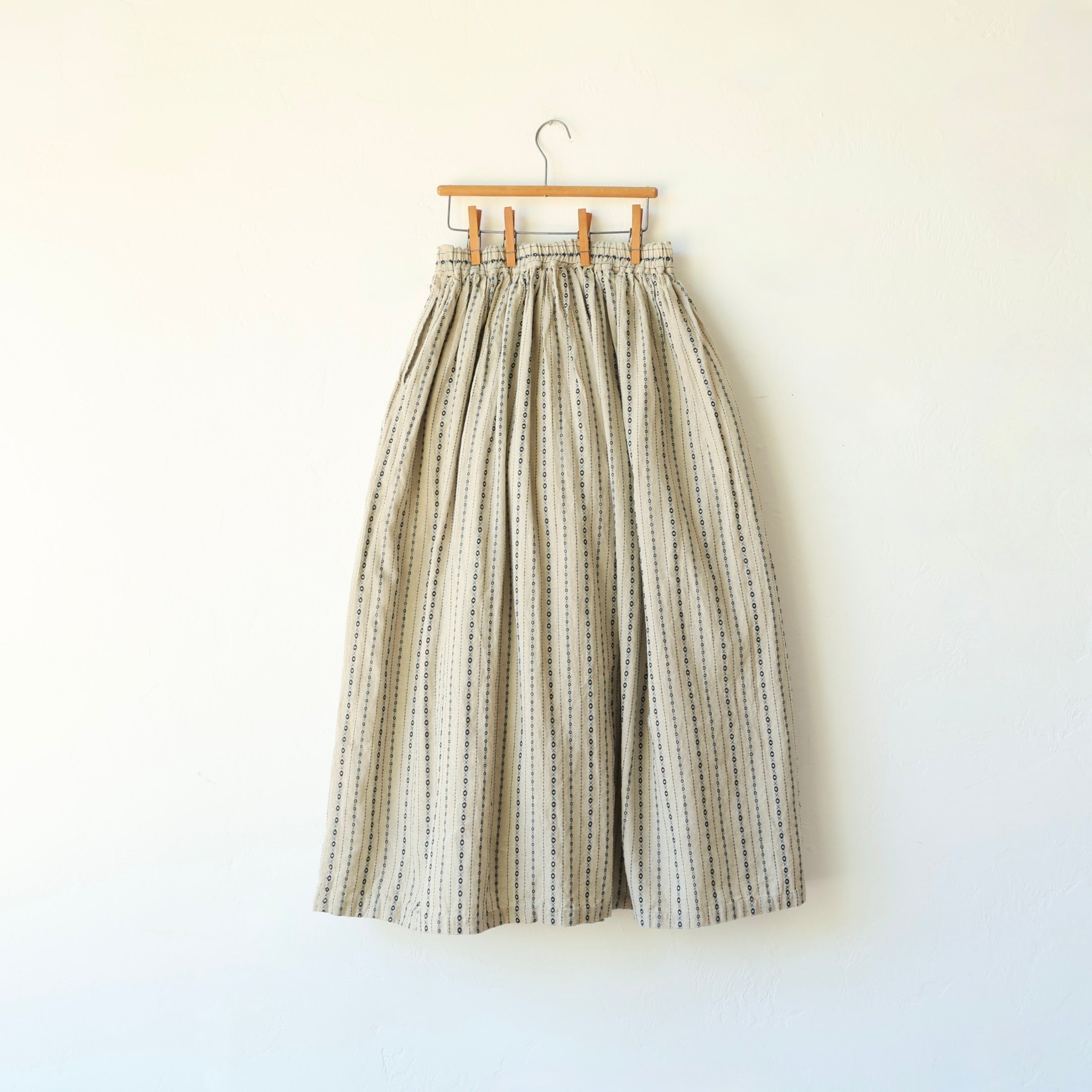 Antiquités noir Linen Gather Skirt CATEGORY Skirt | i c h i