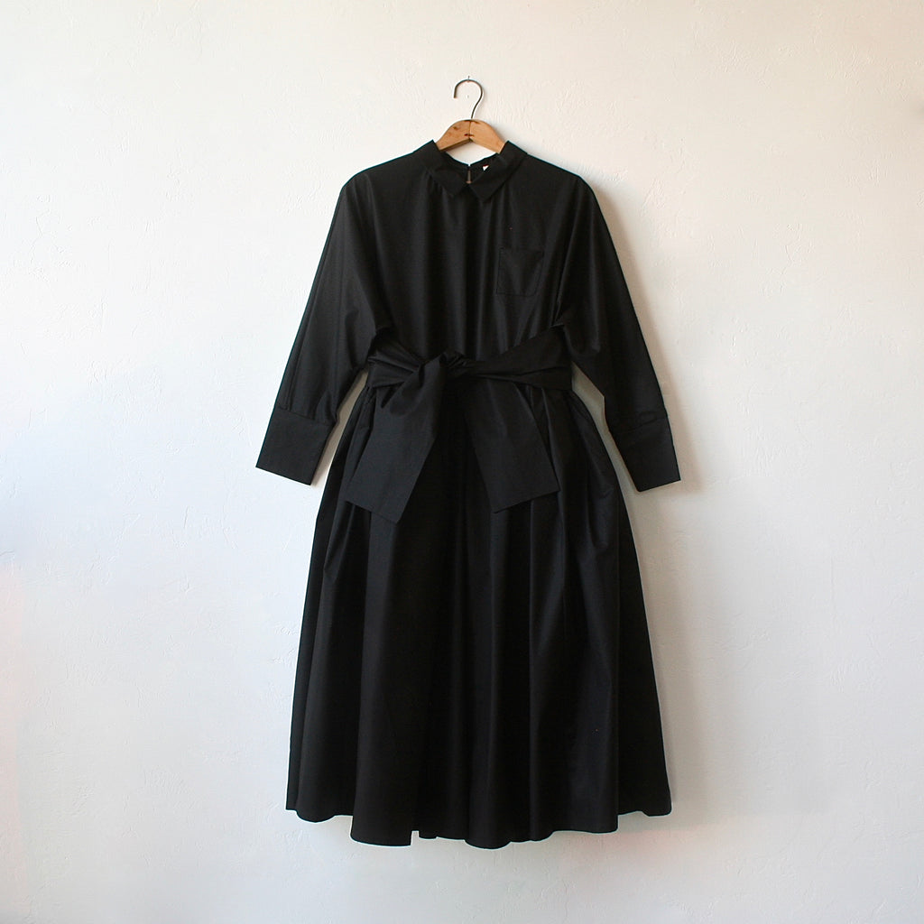 Apuntob Collar Dress - Black