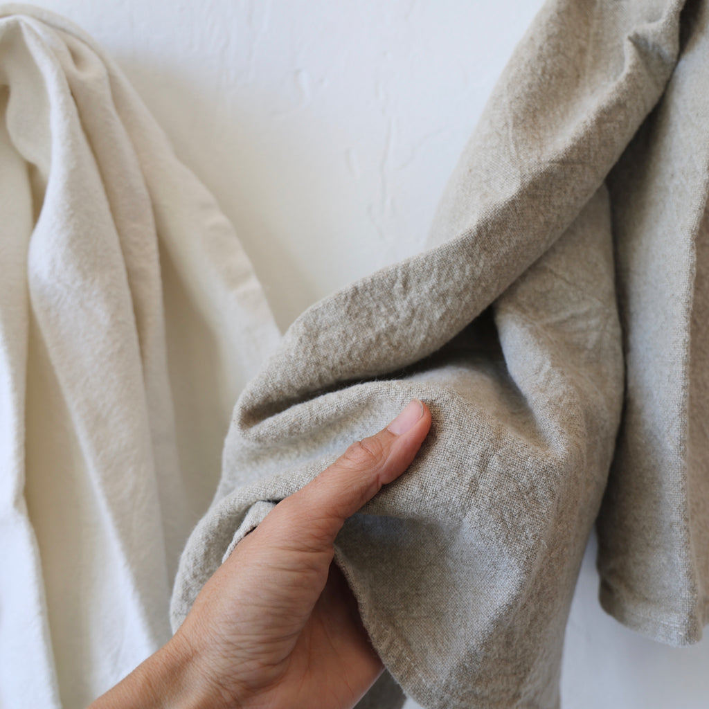 Charvet Éditions Solid Linen Kitchen Towels - 2 Colors