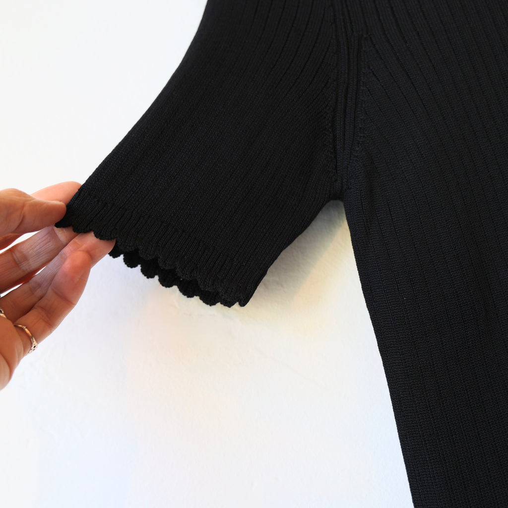 Une Heures Italian Silk Scallop Short Sleeve - Black